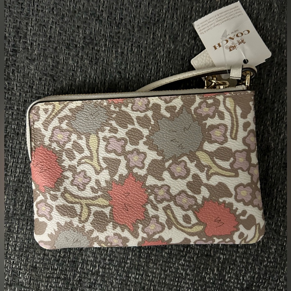 SALE!!! NWT Coach RARE yankee beechwood wristlet!! - Picture 4 of 4